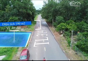 hàng hiếm giá tốt.chỉ hơn 600 củ.mặt tiền đường nhựa tỉnh lộ 329.trung tâm chơn thành.