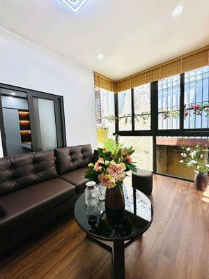 tập thể trần hưng đạo-lô góc sáng thoáng-phòng nào cũng có cửa sổ-ô tô đỗ-khu sạch đẹp-full đồ