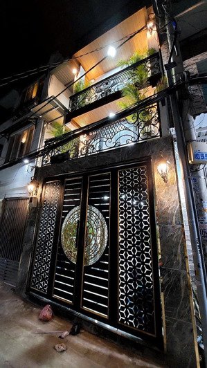 nhà 3 tầng mới đẹp phong cách hiện đại sang trọng đường huỳnh tấn phát p. phú thuận q7