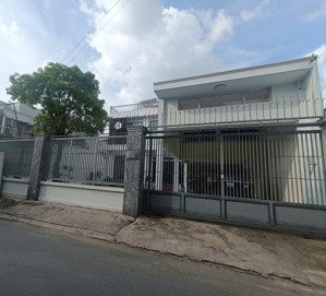 ngộp bank bán gấp nhà mặt tiền ngay ngã tư ga, q12, giáp gò vấp. dt 14,2x22m, 2tấm mới đẹ, giá 20tỷ