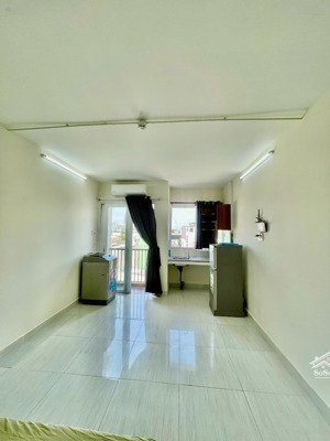 cho thuê căn hộ studio ban công, full nội thất q4 gần đh luật, đh nguyễn tất thành, cầu khánh hội