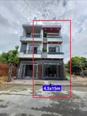 nhà cực đẹp - ngay ngã tư bình chuẩn. kdc đẹp chuẩn mẫu 4.5x15m 3 tầng full nội thất