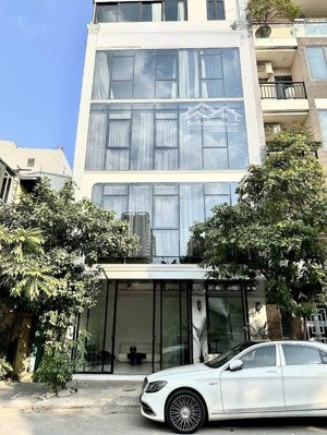 mặt đường bưởi - 31m - 6tầng thang máy- mặt tiền 7m - 18 tỷ - vỉa hè rộng - full nội thất