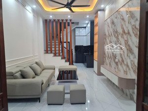 siêu phẩm mễ trì 43m², 5 tầng, ô tô đỗ cổng chỉ 8 tỷ!