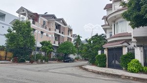 bán nhà mặt tiền trung tâm hành chính dĩ an, 120m2, 3 tầng, full nội thất, dĩ an chỉ hơn 9 tỷ