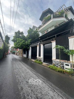 nhà trệt lầu cách ql13 chỉ 100m - đường 7m xe hơi thông kdc hồng long - dt 6*13m ( 80m2 ) - giá 7.5