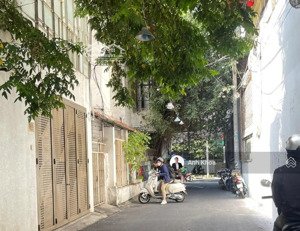 biệt thự cổ diện tích to, trần quốc toản, p8, q3 - dt: 10,5x11,5m - 2 tầng - 40tr/th - chỉ 21,8 tỷ