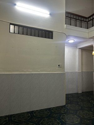 cho thuê nhà nguyên căn để ở, làm việc. diện tích sử dụng 120m2, giá thuê rẻ bèo 8trđ/tháng.