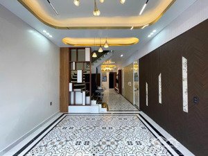 nhà 5 tầng thang máy văn cao. dt 60m -đường 12 m có vỉa hè