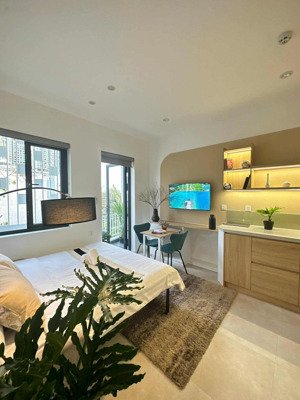 phòng ban công view cực chill - nội thất cao cấp / gu xinh hiện đại tại quận 2