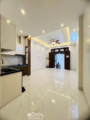 văn hội gần học viện tài chính - giá tốt.
* 30 m2 - 5 tầng - 5 tỷ hơn.
* 1 căn duy nhất.
