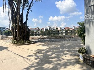 bán đất lô góc , lại ốc, long hưng _ văn giang _ hưng yên, ôtô đỗ trước đất đường thông
