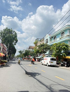 nhà 4 tầng, ngang 5m, hậu hơn 9m xe hơi bình lợi bình thạnh, dt 105m2, giá 16.8 tỷ.