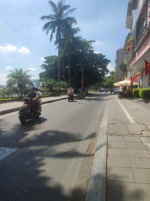 bán nhà võng thị, 90m2, mt 8.4m gần hồ, gần phố, nhỉnh 20 tỷ