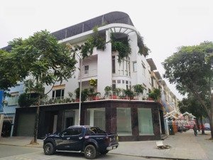 cho thuê tầng 1 nhà mặt phố lô góc 2 mặt đường