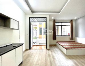 cho thuê phòng ban công full nội thất ở thích quảng đức gần ngã tư phú nhuận giáp q1 ở phú nhuận