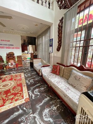 ngộp banhk bán gấp nhà lô góc 2mặt tiền kinh doanh buôn bán dĩ an, 9,4 tỷ, 234 m2, hàng hot bao đẹp