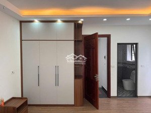 anh văn gửi bán nhà phú diễn, 5 tầng đơn lập, full nội thất, bãi xe gần nhà, giá hơn 6 tỷ