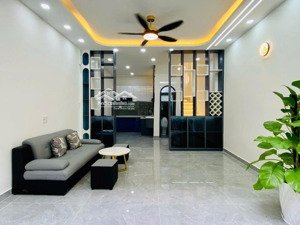 ko qh- hẻm 3m- sát mt- gần cv làng hoa- 4.4 x 10m- 3 lầu đúc- full nt- 5.xx tỷ (tl).