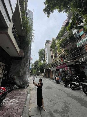 dt 70m 6tang giá 31 tỷ mp phố tạ quang bửu ,vị trí đắc địa ba trường bách kinh xây ,