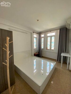 Bán nhà phố Ngọc Hà, Ba Đình, 6 tầng lô góc, 15m ra mặt phố