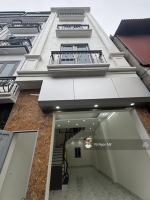 nhà độc lập 45m2, ô tô đỗ ngày đêm, 800m ra đại học đại nam, 300m ra bến xe yên nghĩa, giá 6.69 tỷ.