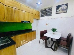 bán gấp căn trương công định, q. tân bình xe hơi đi lại gía 3tỷ100tr xe hơi tự do