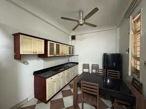 cho thuê nhà 3 tầng tứ liên, tây hồ lô góc 2 mặt thoáng, ô tô đỗ cửa ngày đêm