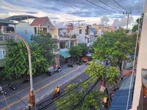 ngay chợ kỳ đồng, 100m2, vị trí đẹp, mặt tiền kinh doanh đông đúc chỉ 10.7 tỷ thanh khê.