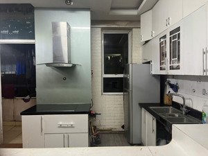 pass 1 phòng master trong căn 3 phòng ngủ cho nam