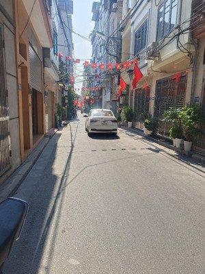 bán gấp nhà phân lô phú diễn 63m2 x 3,5 tầng mặt tiền 4,5m lô góc ô tô tránh