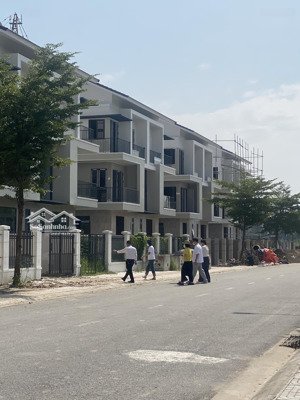 bán biệt thự song lập 225m2 trong khu đô thị singapore,giá f0, đón sóng sân bay gia bình 120m.