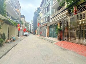 bán nhà phùng chí kiên 80m -i 31 tỷ phân lô-vỉa hè-khe thoáng sau 1m-ôtô chạy vòng quanh nhà