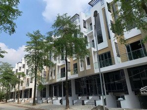 cho thuê liền kề thanh hà 1 hầm, 4.5 tầng nổi mặt đường lớn xe tải vào thoải mái. giá chỉ 9tr/tháng