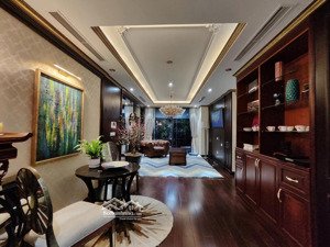 chủ nhà gửi bán căn hộ tầng cao cc hc golden city 102m2 full nội thất giá 9.4 tỷ bao thuế phí.