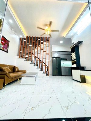 bán nhà phố tây sơn ngã tư sở, 35m2, 5 tầng, ô tô đỗ cạnh nhà sát phố, giá chỉ 8.25 tỷ, hiếm có!