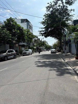 bán nhà mặt tiền đường phùng hưng gần chợ gần biển, phường nam nha trang giá tốt