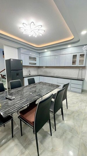 bán nhà đẹp 2 tầng 1 tum mặt tiền kinh doanh đường ngô đến giá 6ty5