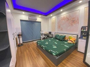 bán nhà phường đông ngạc. 30m, 5 tầng, 3 ngủ. 5.98 tỷ. gần phố, mặt ngõ ô tô cách nhà hơn 10m.