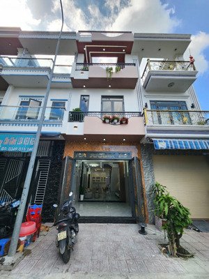 bán nhà 3 tấm full nội thất ngay đường bình chuẩn 42