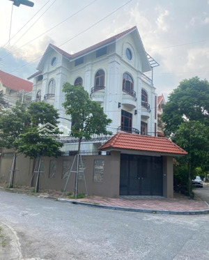 chính chủ cho thuê bt ngã tư tố hữu - vạn phúc. dt 230m2, 4 tầng thang máy. lô góc 3 mặt thoáng