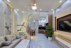 bán nhà giá ngộp 2,8 tỷ - hẻm xe hơi diên hồng, p1, bình thạnh - gần chợ bà chiểu, sổ hồng riêng