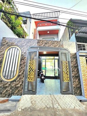 cần bán gấp nhà bên thích quảng đức, phường 4, phú nhuận dt:72,5m² giá:3tỷ7. hợp đồng thuê 20 triệu