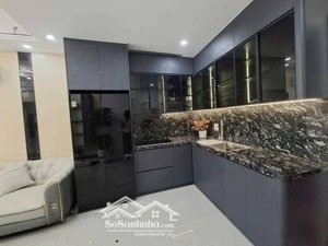 bán nhà thạch bàn. 6 tầng , thang máy, mới koong. 12,79 tỷ