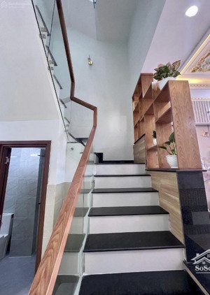 chú bảo bán gấp nhà đường nguyễn văn công, p.3, gò vấp,dt 75m², 3 tầng,giá 2tỷ6 lh: 