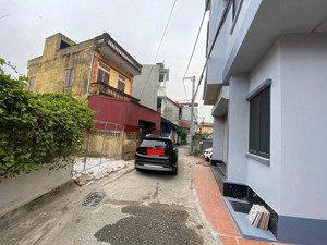 bán lô đất 50m2 thạch bàn -cổ linh-long biên cạnh nhà văn hóa khổ đẹp mặt tiền rộng.