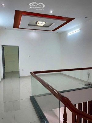 nhà 2 tầng kiên cố diện tích lớn ngay trung tâm