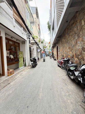 hot - sát mt phan đình phùng 3 tầng ( 4.3x13 ) - hẻm 6m - chỉ 12,8 tỷ - phú nhuận