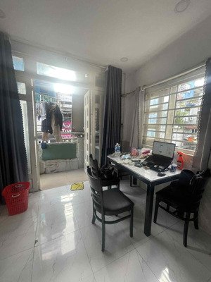 căn hộ dịch vụ bình thạnh có ban công cửa sổ thông thoáng