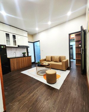 tôi bán nhà tầng 1 khu vực phố huế, lò đúc, sử dụng gần 40m, sổ đỏ riêng, 2 ngủ 2 wc, 3,25 tỷ có tl